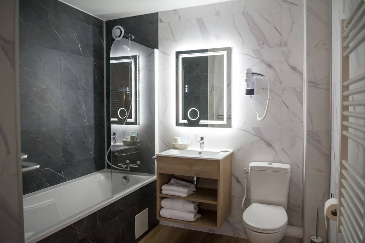 Superior-Einzelzimmer, Badewanne | Badezimmer