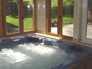 Indoor spa tub