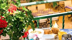 Buffet breakfast for a fee - Hotel Les Cèdres (Joyeuse)