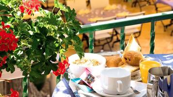 Petit déjeuner (10 EUR par personne)