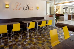Bar (on property) - Hotel Les Cèdres (Joyeuse)