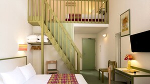 In-room safe, desk, WiFi (free) - Hotel Les Cèdres (Joyeuse)