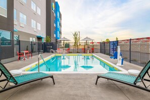 Outdoor pool - Tru by Hilton El Paso Airport (El Paso)
