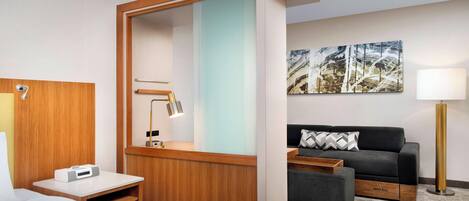 Down comforters, in-room safe, desk, blackout drapes