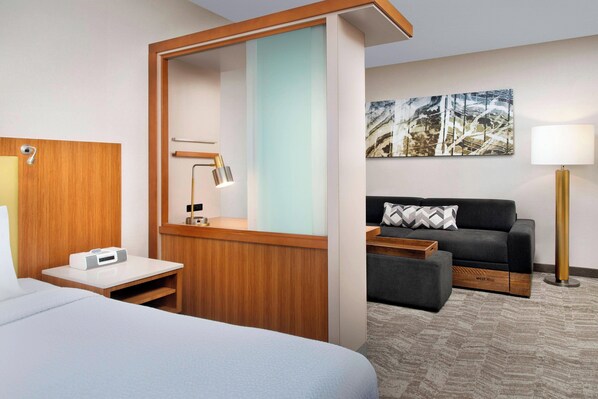 Down duvets, in-room safe, desk, blackout curtains