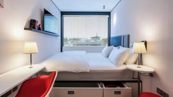 Premium bedding, pillow-top beds, in-room safe, desk