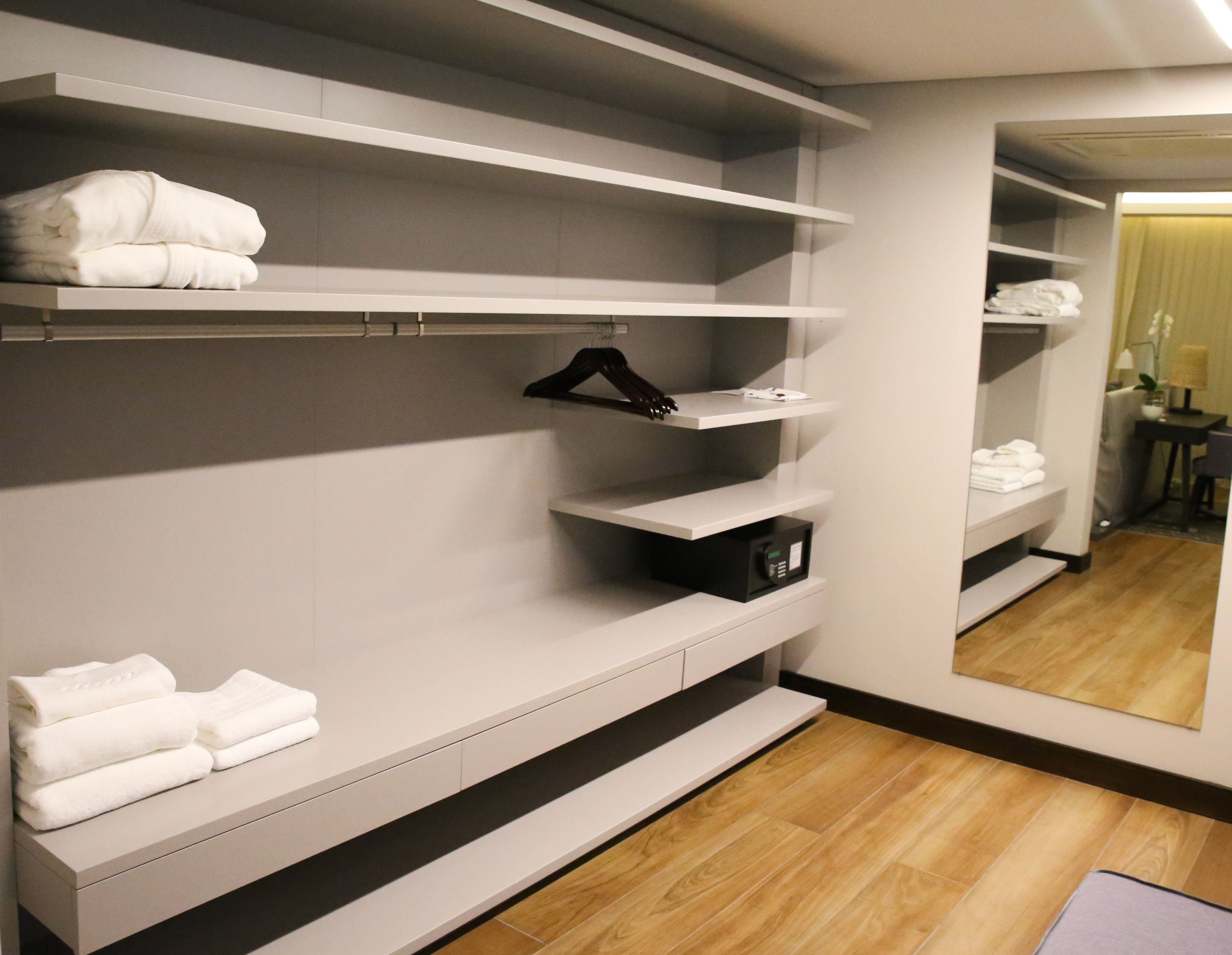 deluxe room | premium bedding, pillow-top beds, minibar, in-room safe