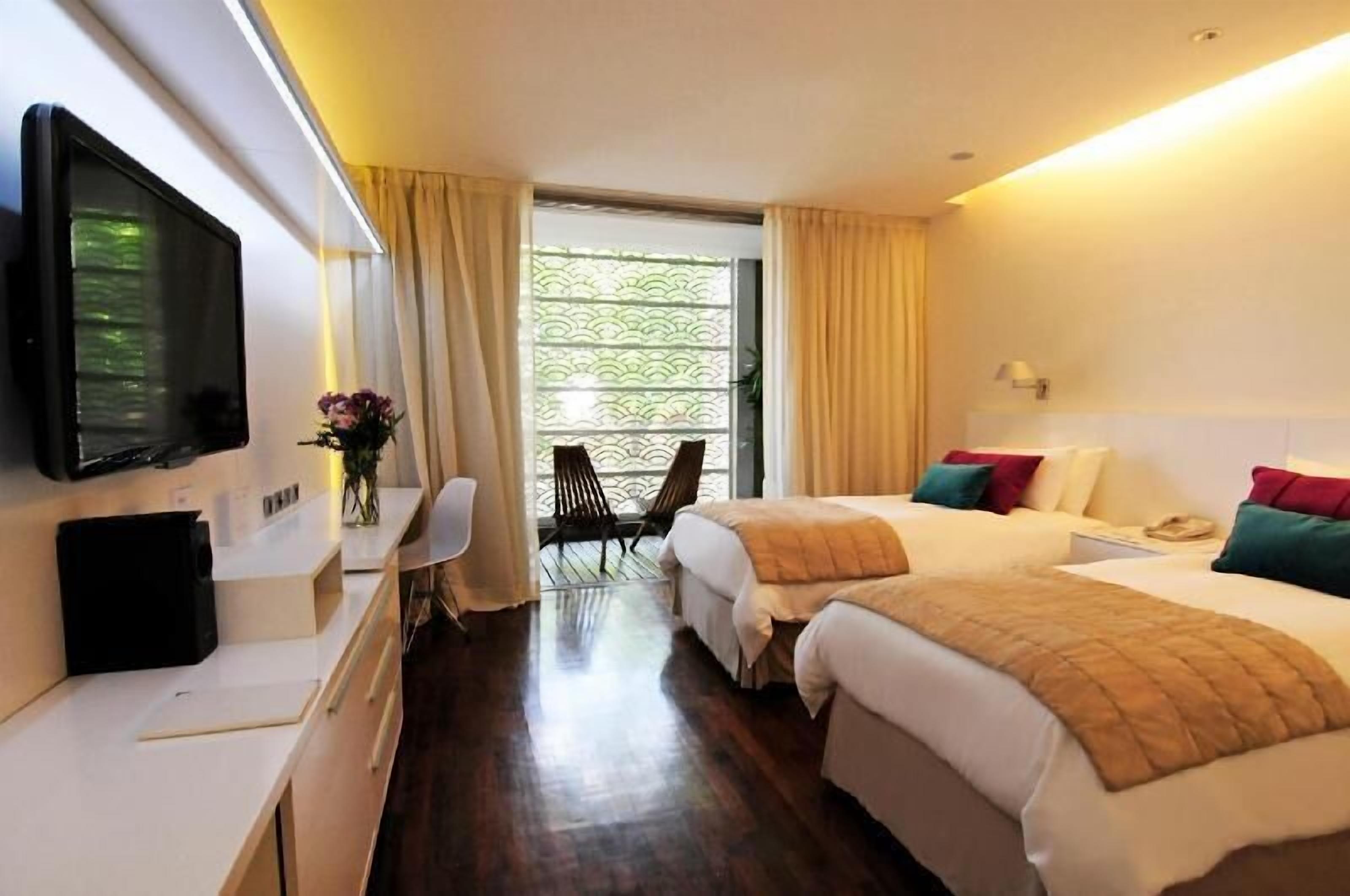 Ropa de cama de alta calidad, colchones con pillow-top y minibar 