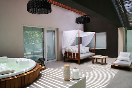 Deluxe Room | Terrace/patio. Ilum Experience Home