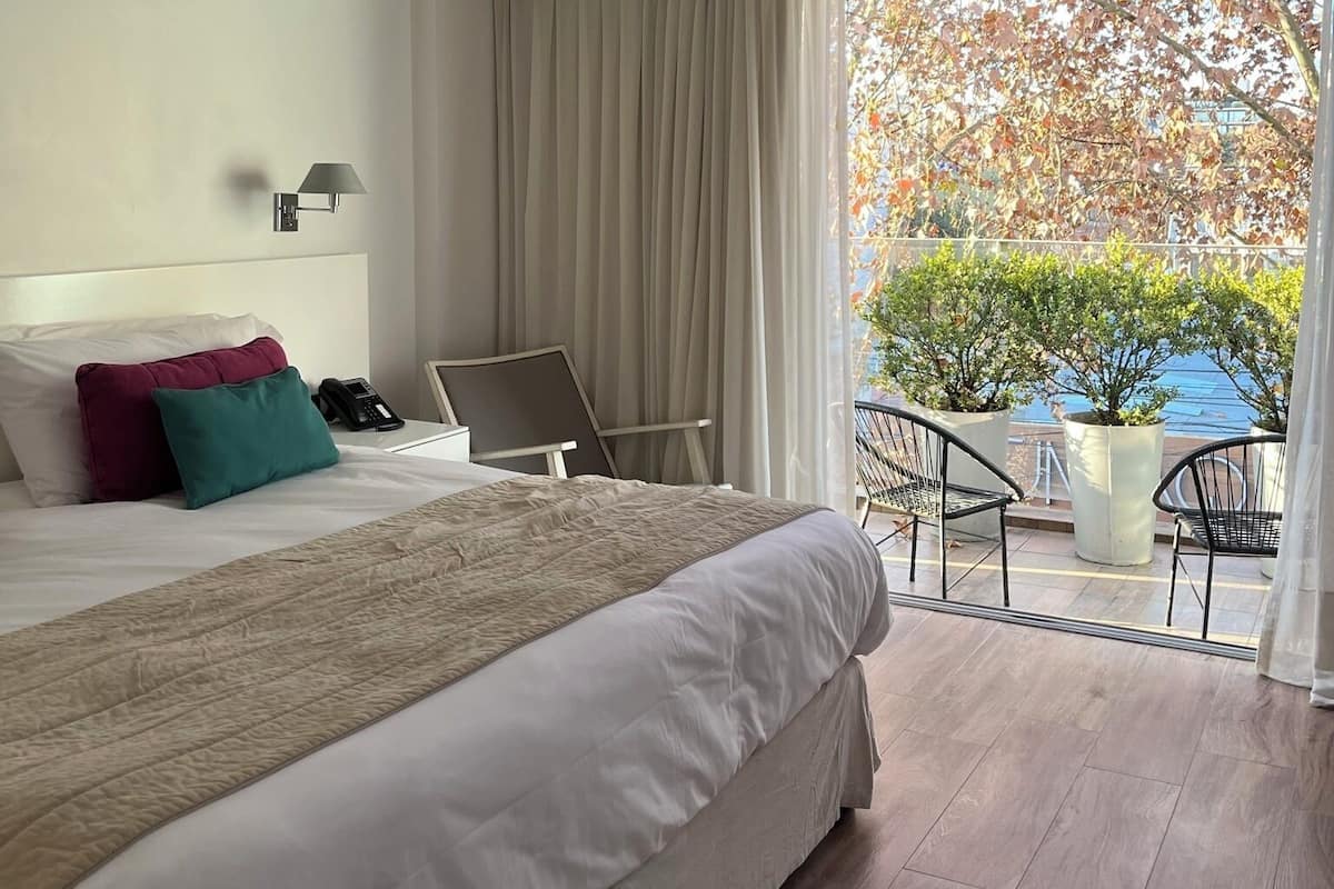 Classic Room | Premium bedding, pillowtop beds, minibar, in-room safe