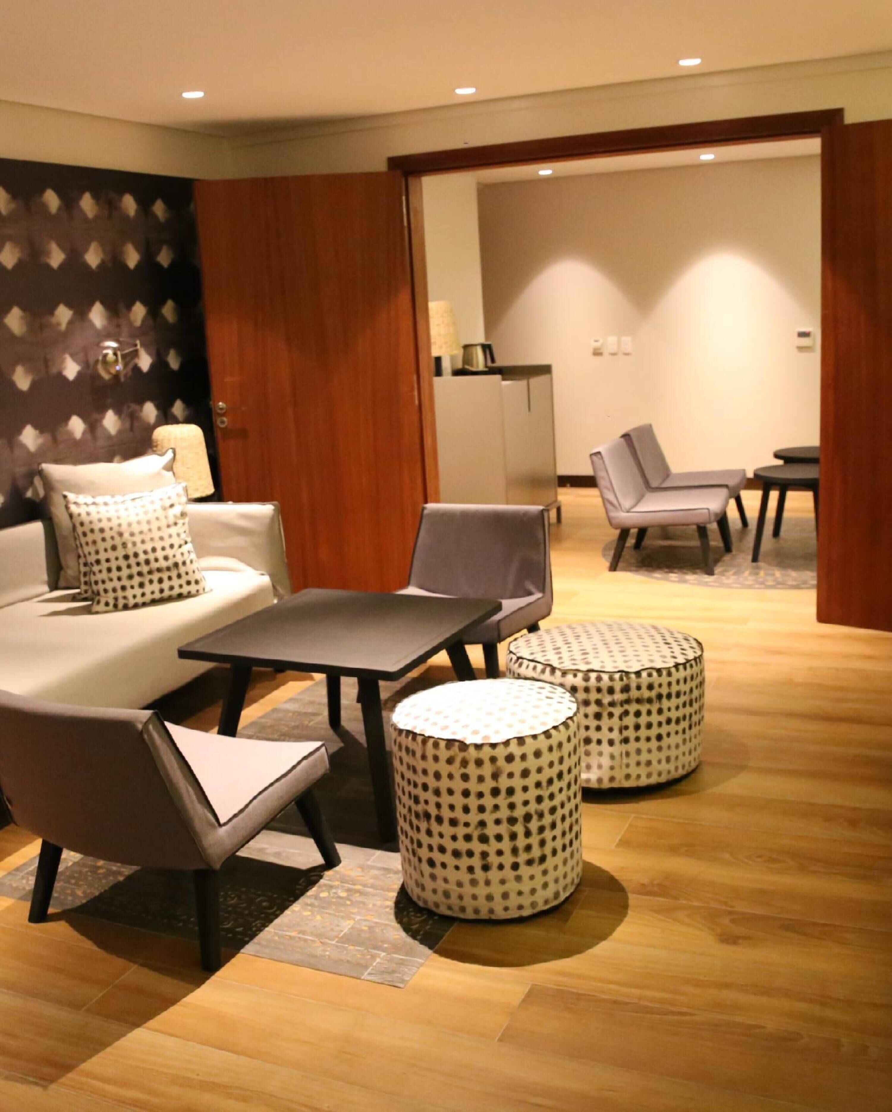 deluxe room | premium bedding, pillow-top beds, minibar, in-room safe