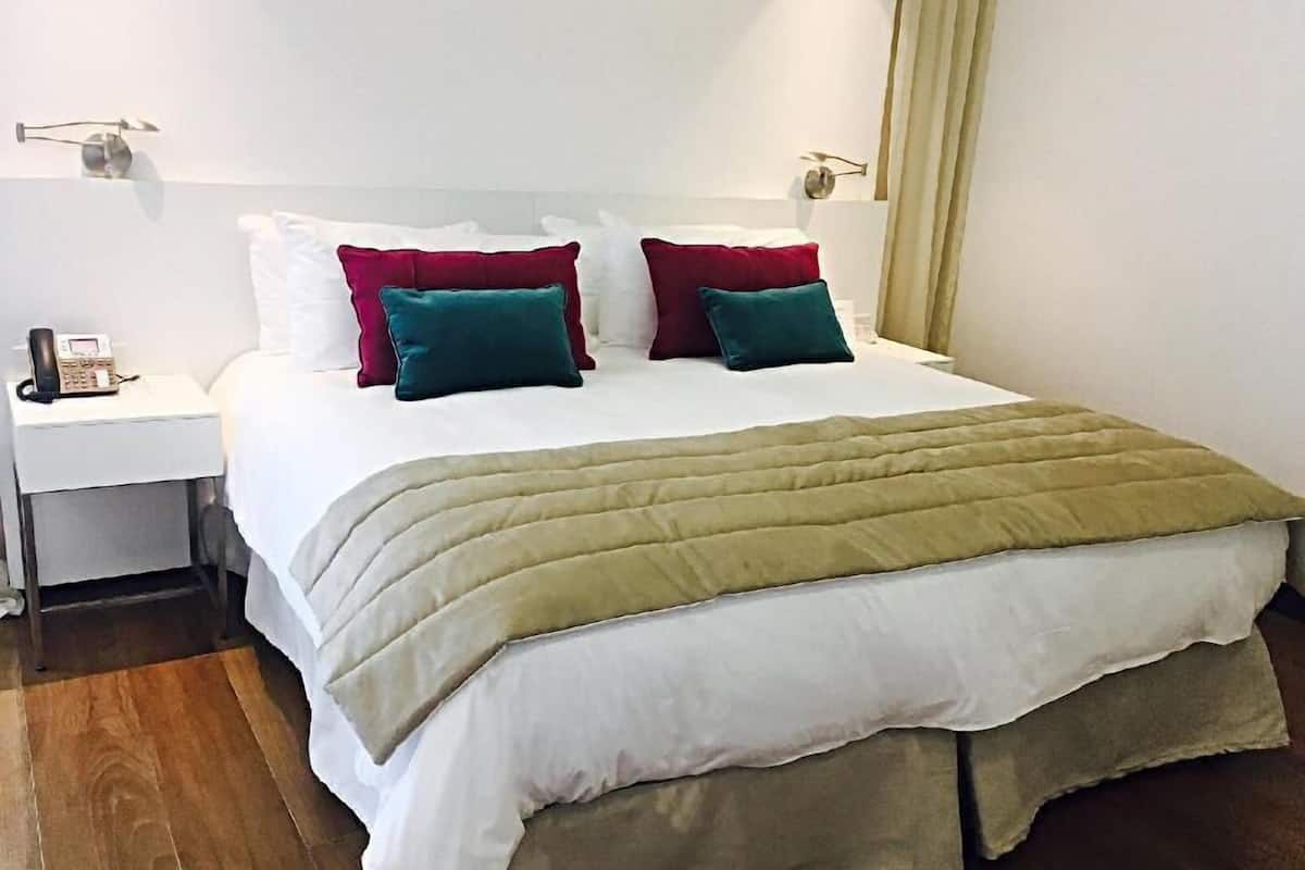 Premium bedding, pillow-top beds, minibar, in-room safe