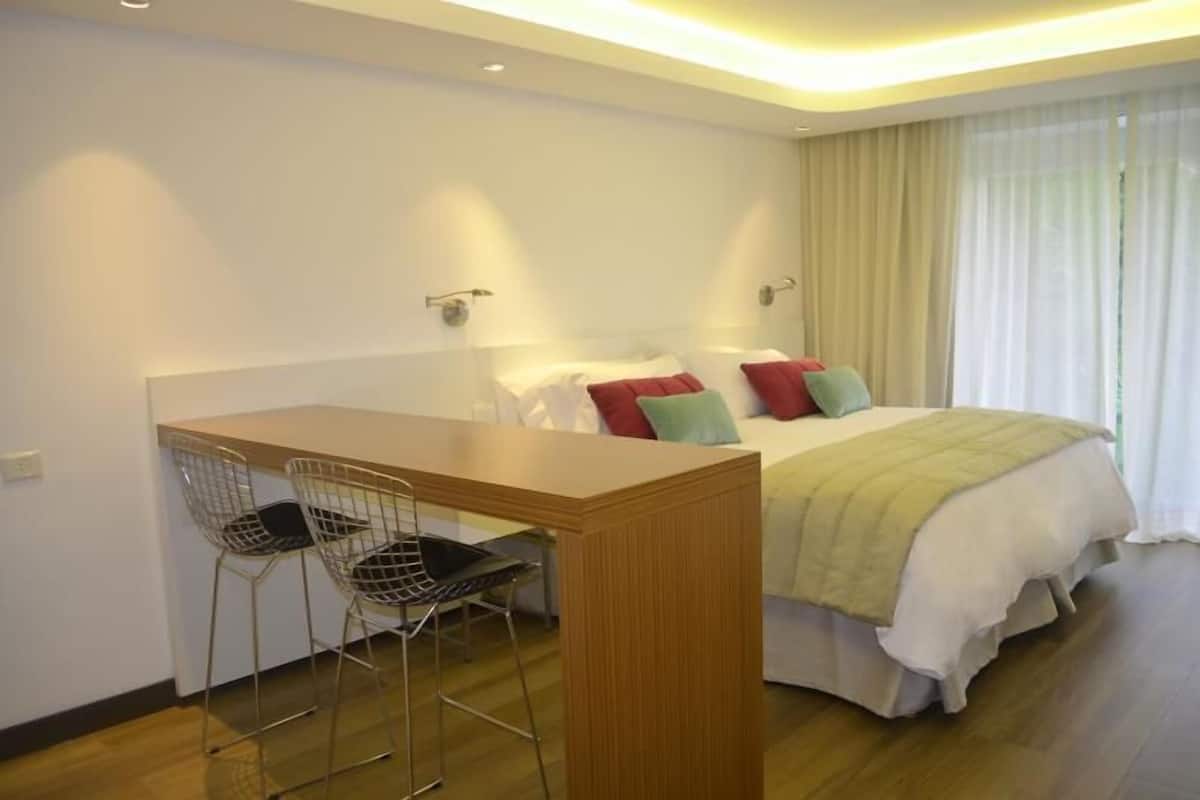 Premium bedding, pillow-top beds, minibar, in-room safe