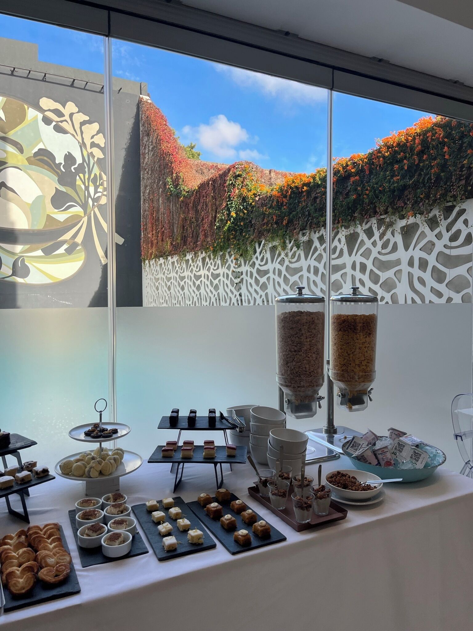 free daily self-service breakfast