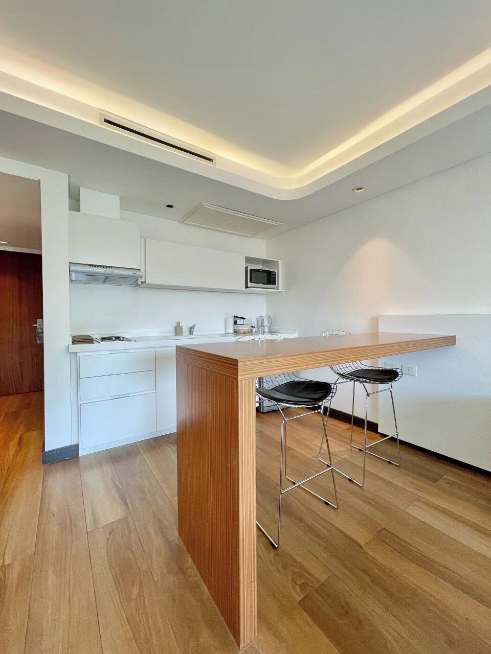 Classic Apartment | Premium bedding, pillow-top beds, minibar, in-room safe