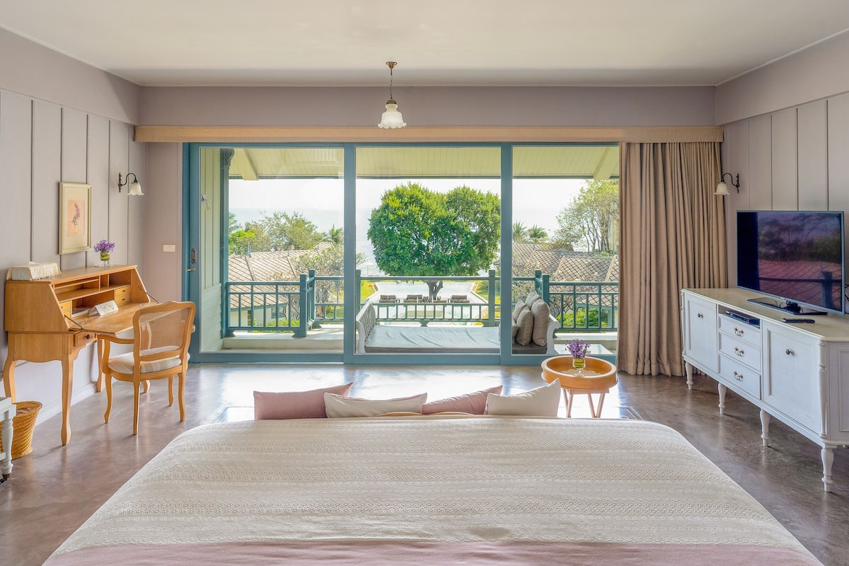 Devasom Signature Suite with Sea View | Minibar con artículos gratuitos, caja fuerte, escritorio