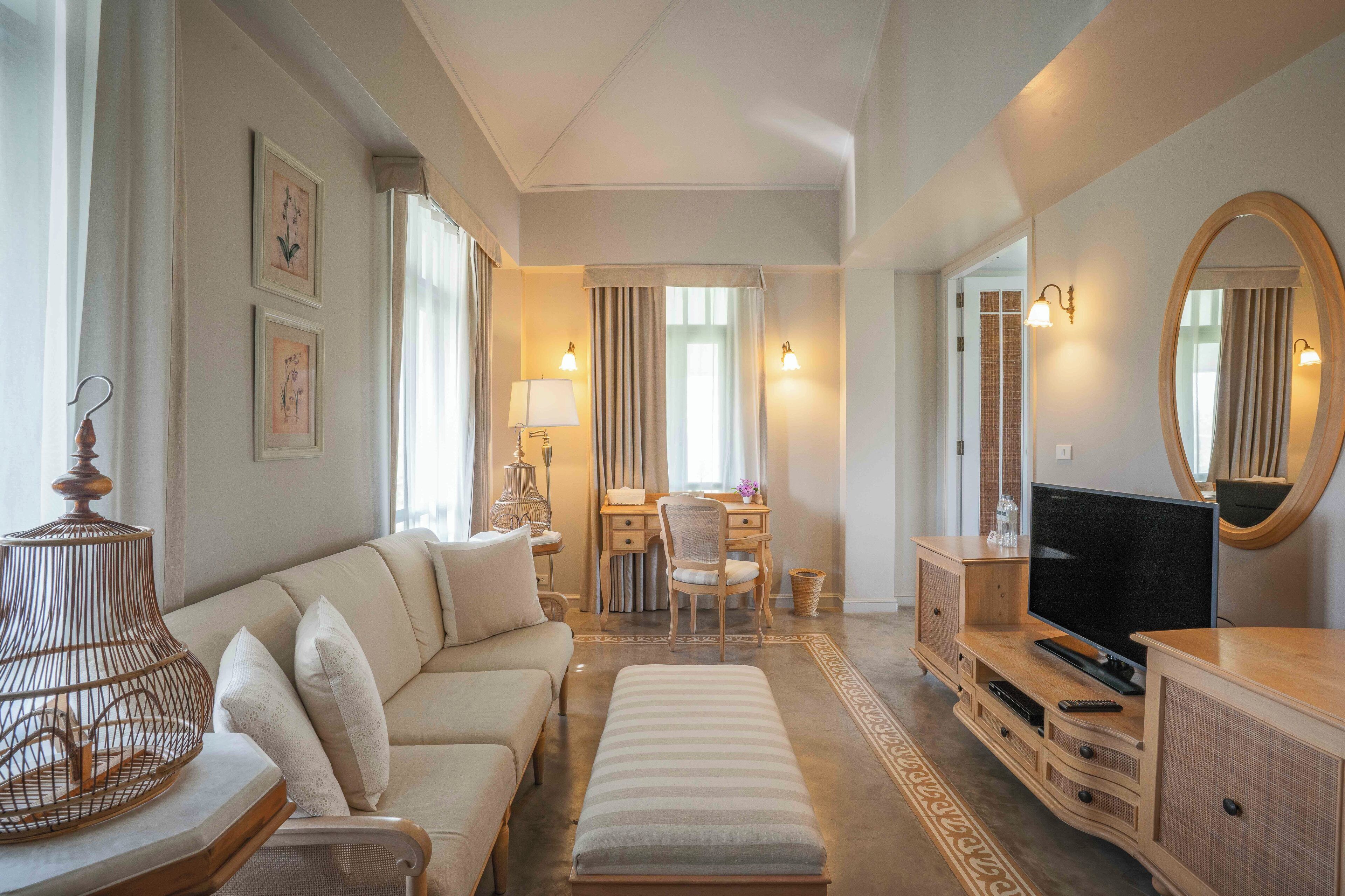 42-inch smart tv with cable channels, netflix, streaming services