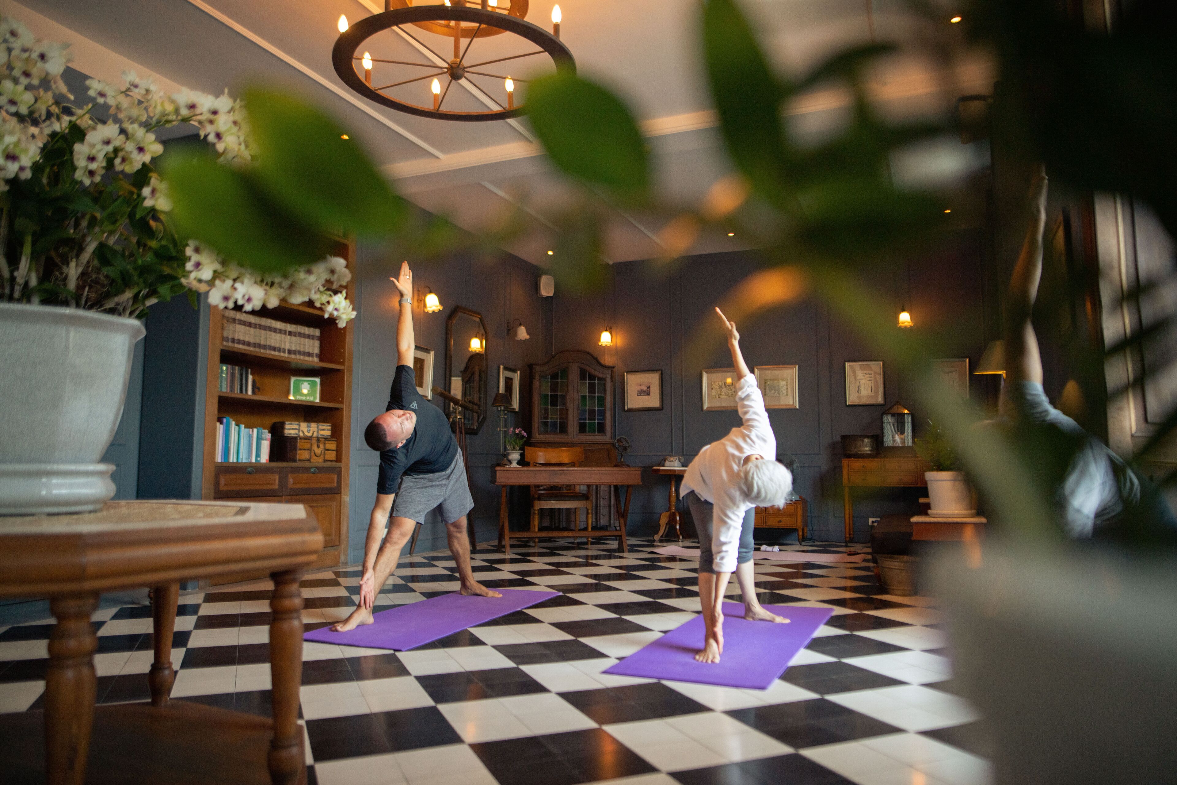 42-inch smart tv with cable channels, netflix, streaming services