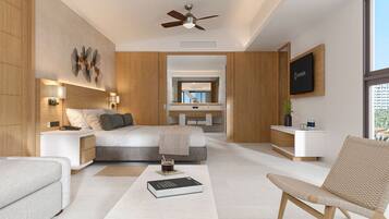 Una habitación de hotel moderna con una cama grande, un escritorio, una silla y un televisor.