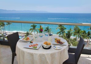 Premium bedding, free minibar, in-room safe, blackout drapes