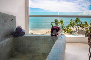 Deluxe Premium Ocean Front | Vista a la playa o el mar