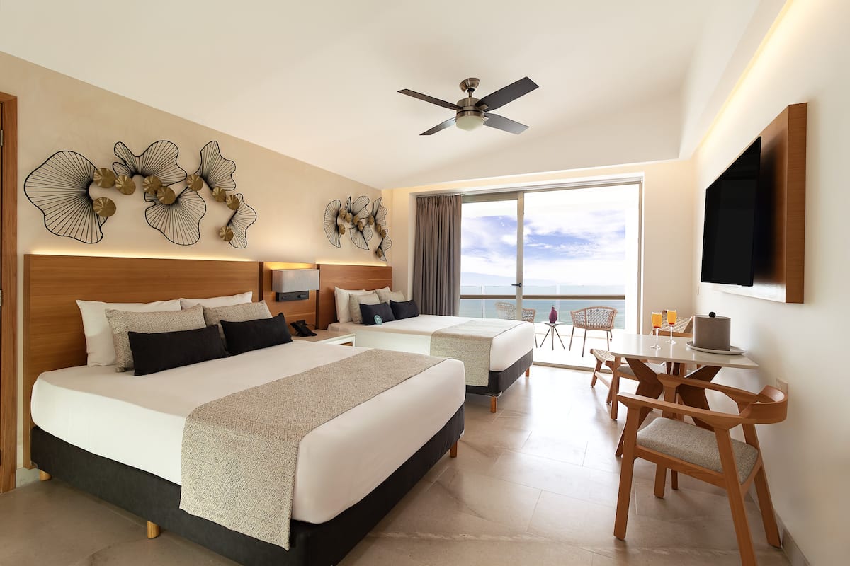 Superior tweepersoonskamer, 1 slaapkamer, aan zee | 1 slaapkamer, luxe beddengoed, een gratis minibar, een kluis op de kamer