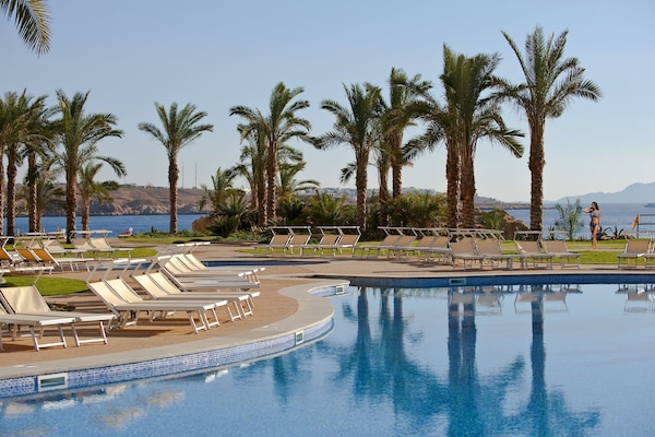 2 outdoor pools, sun loungers