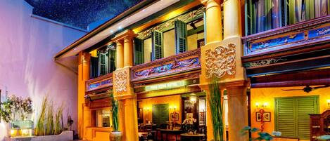 Façade de l’hébergement - soirée/nuit