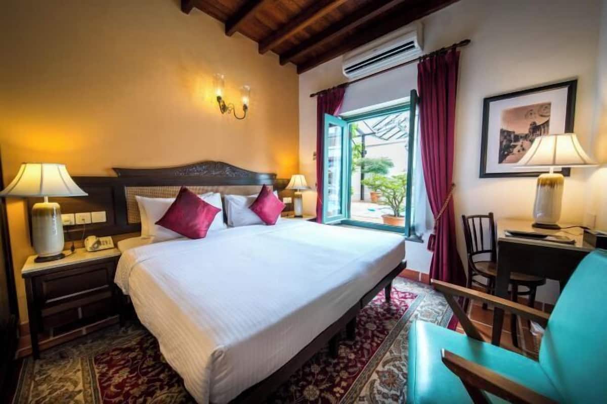 1 bedroom, premium bedding, down duvets, in-room safe