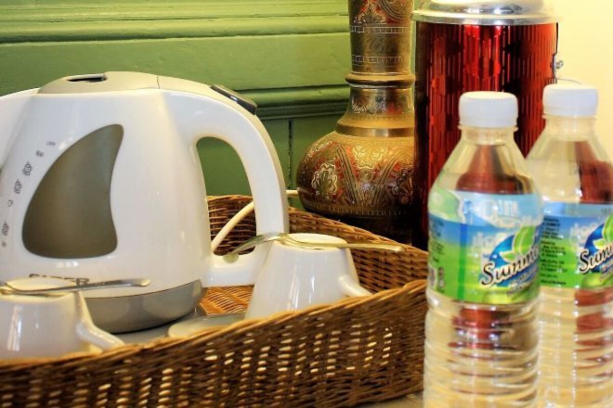 Kopi dan/atau alat penyeduh kopi