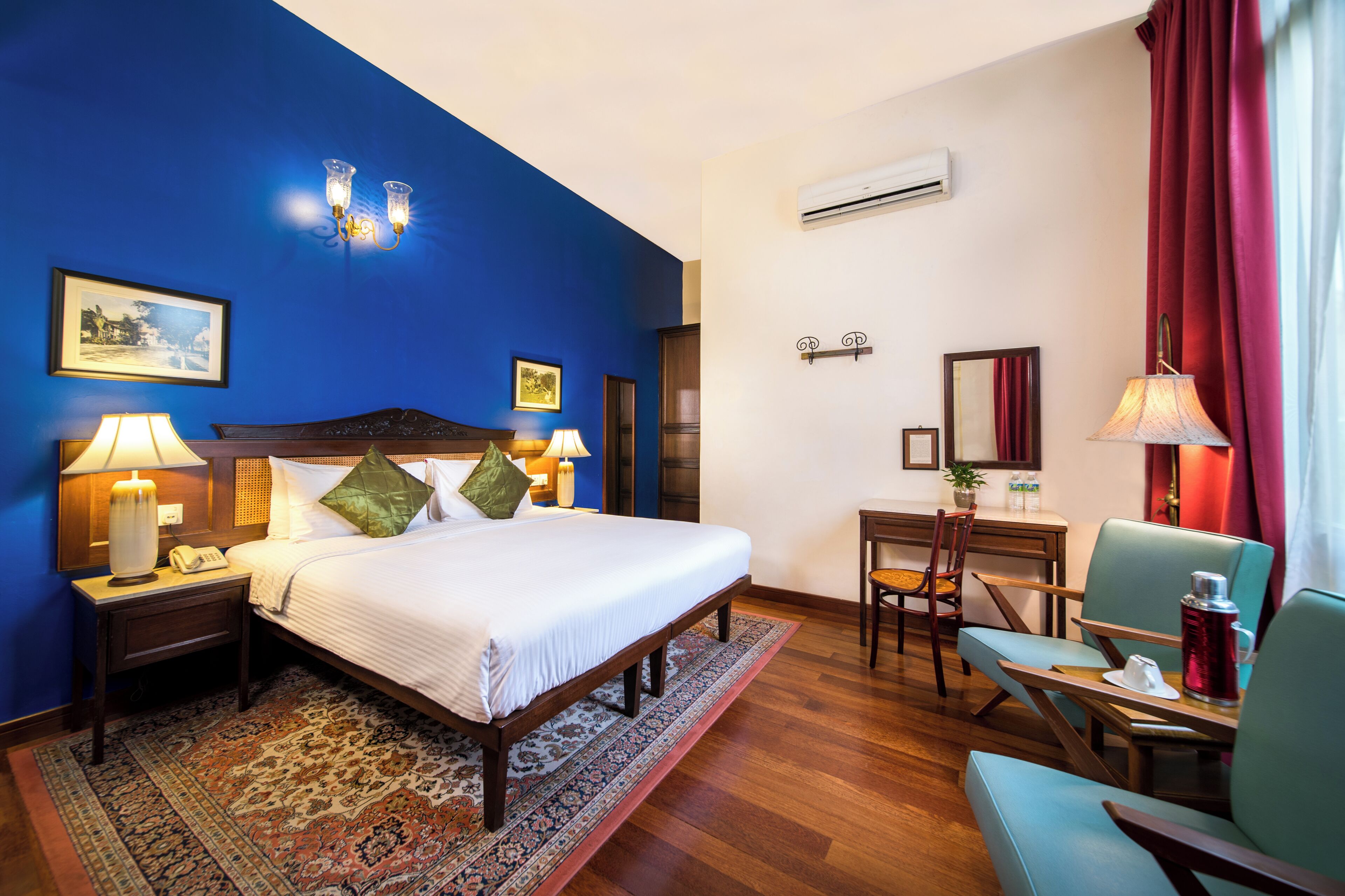 Caja de seguridad en la habitación y decoración personalizada 