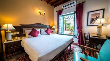 Courtyard Room | In-room safe, individually decorated, individually furnished, desk