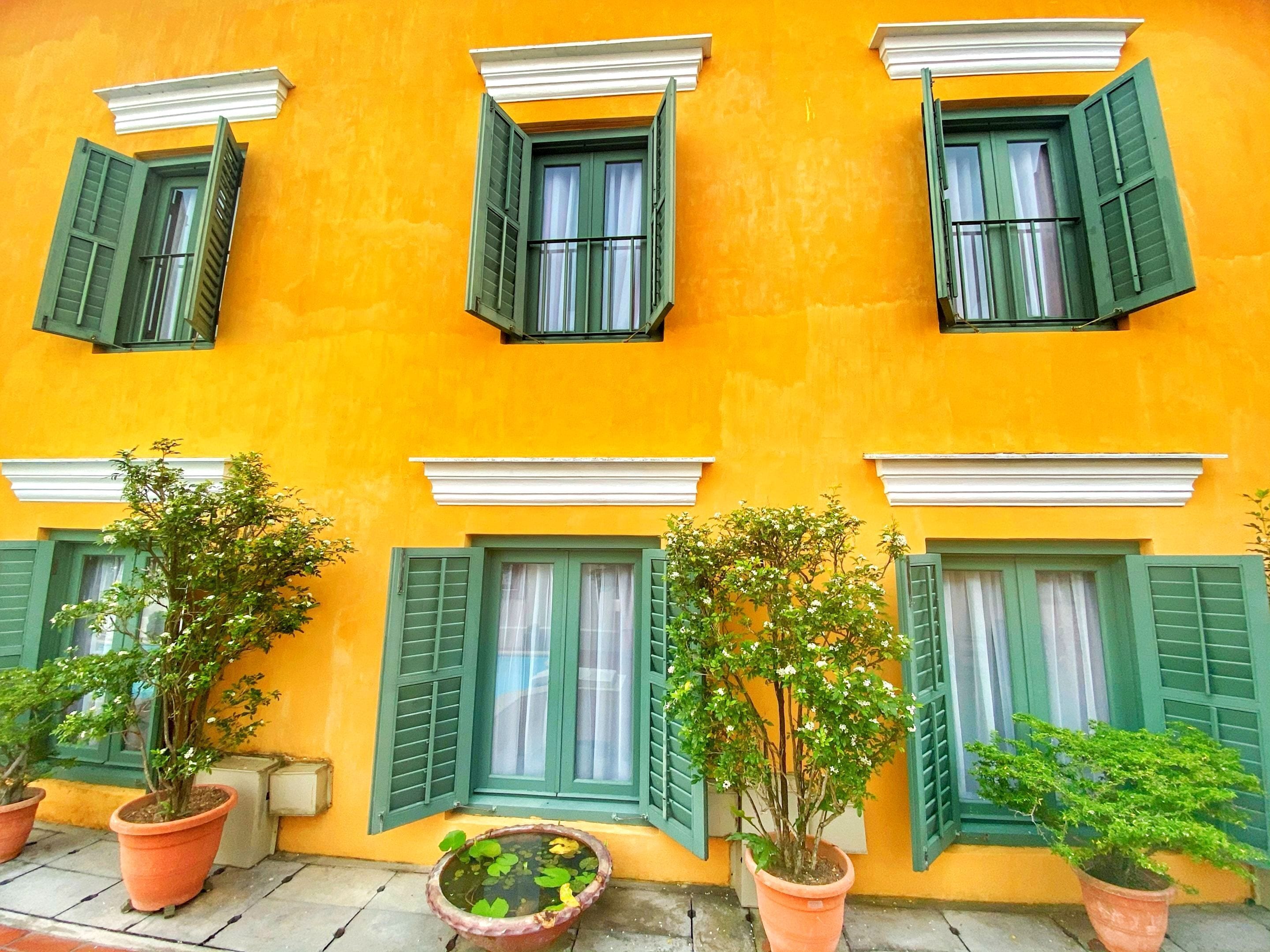 courtyard room | courtyard view
