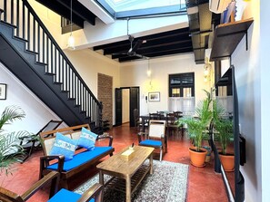 2-Bedroom Townhouse No.7 | In-room safe, individually decorated, individually furnished, desk - Yeng Keng Hotel (George Town)