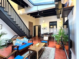 2-Bedroom Townhouse No.7 | In-room safe, individually decorated, individually furnished, desk