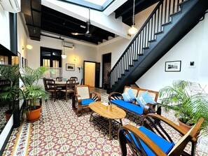 2-Bedroom Townhouse No.5 | Living area - Yeng Keng Hotel (George Town)