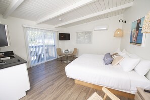 Signature Studio, Kitchenette, Corner, Non-Pet | Egyptian cotton sheets, premium bedding, pillowtop beds, in-room safe - Endless Coast, A Boutique Hotel (Wellfleet)