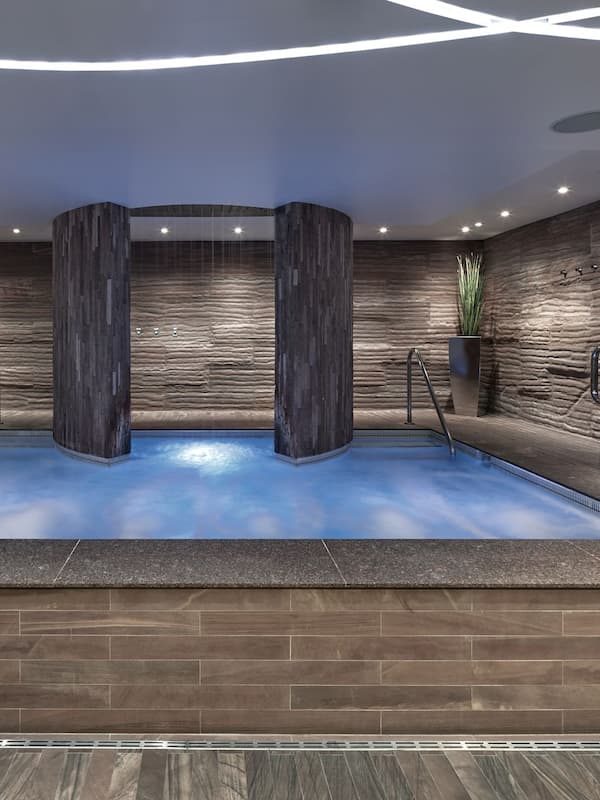 Bain à remous intérieur