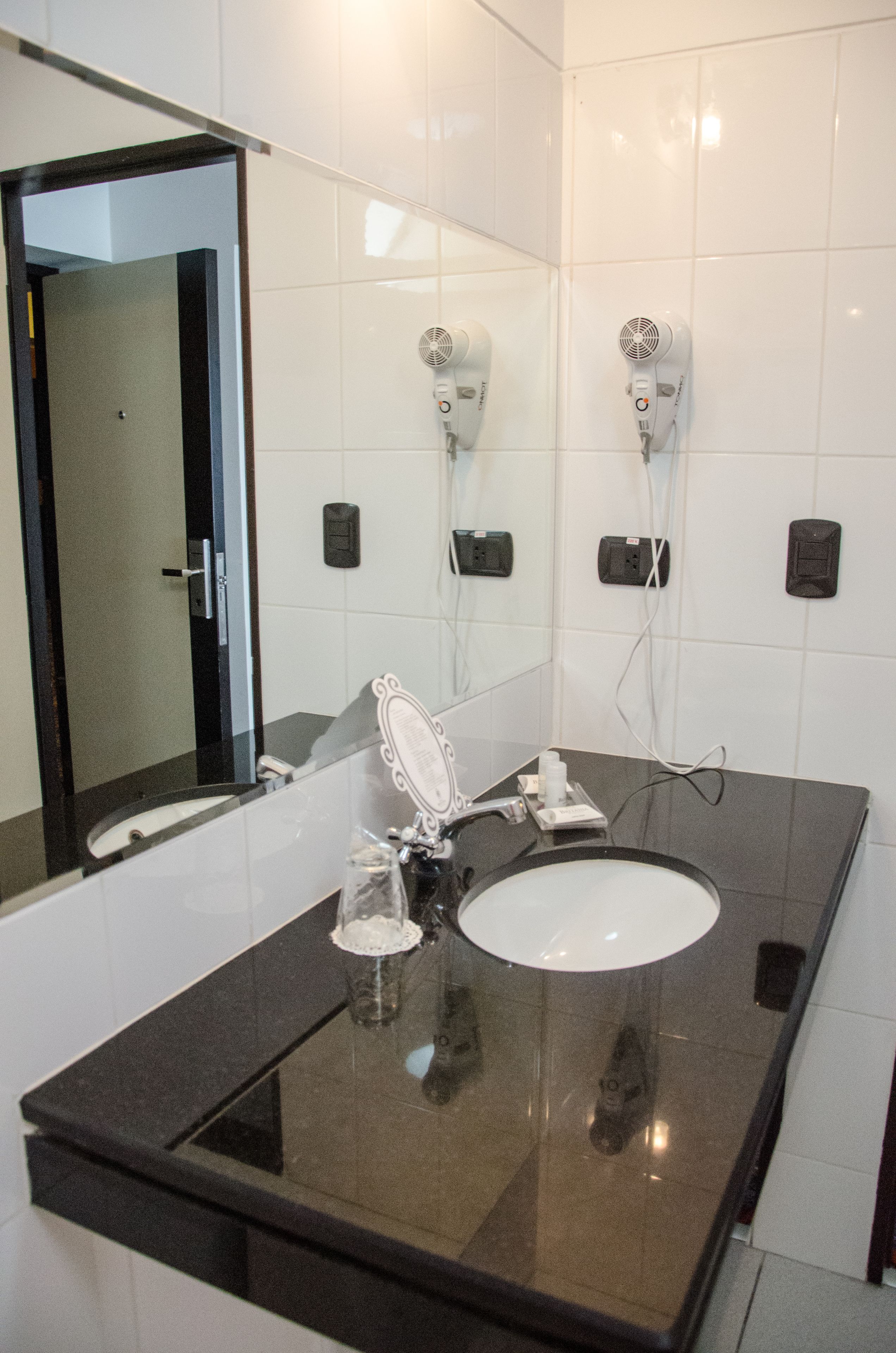 suite, 1 queen bed | bathroom sink