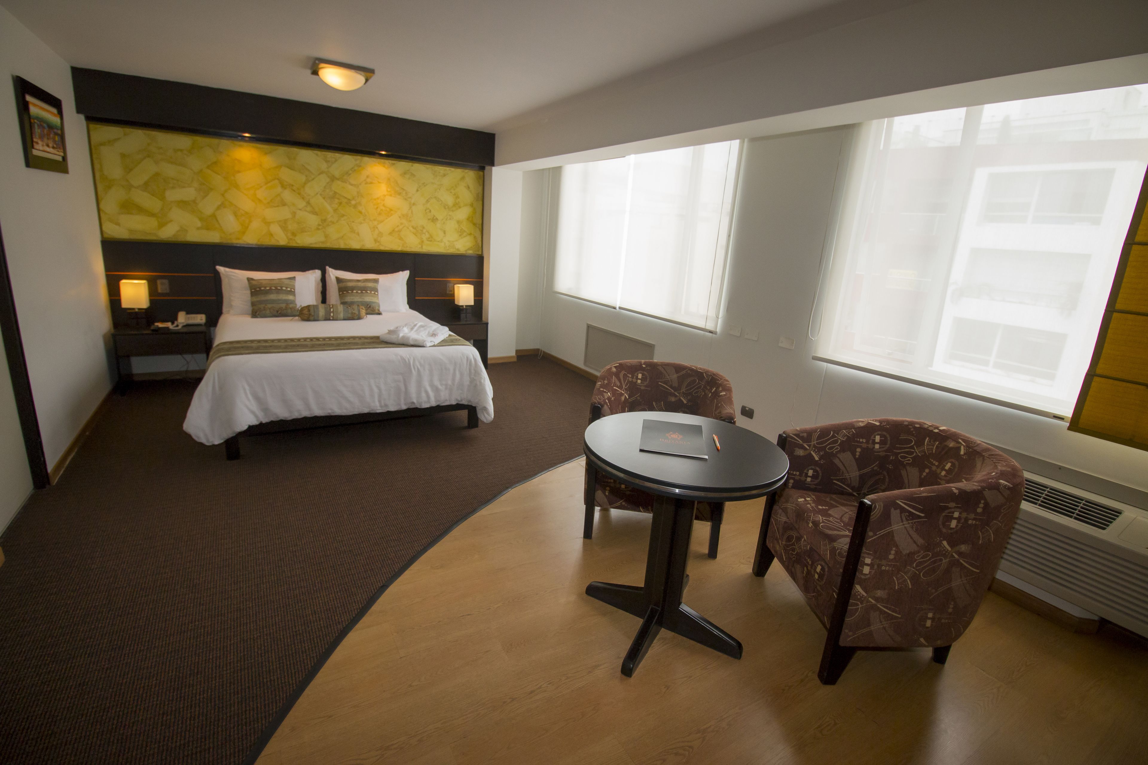 suite, 1 queen bed | minibar, in-room safe, desk, laptop workspace