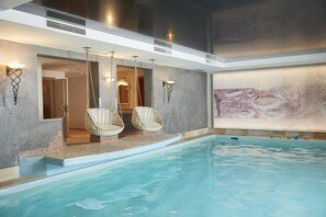 Piscine couverte, piscine extérieure (ouverte en saison)