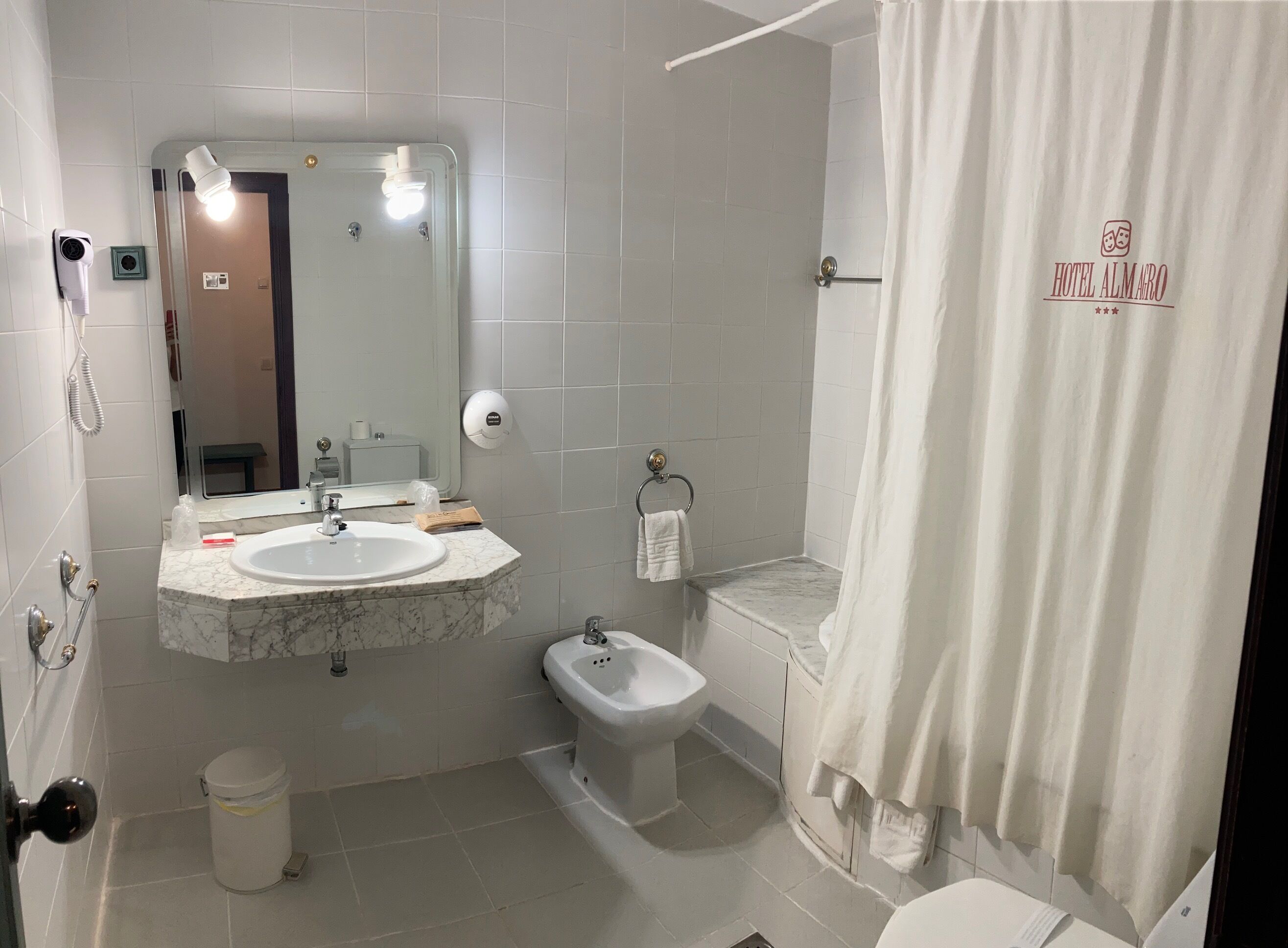 suite, bathtub | bathroom | free toiletries, hair dryer, bidet, towels