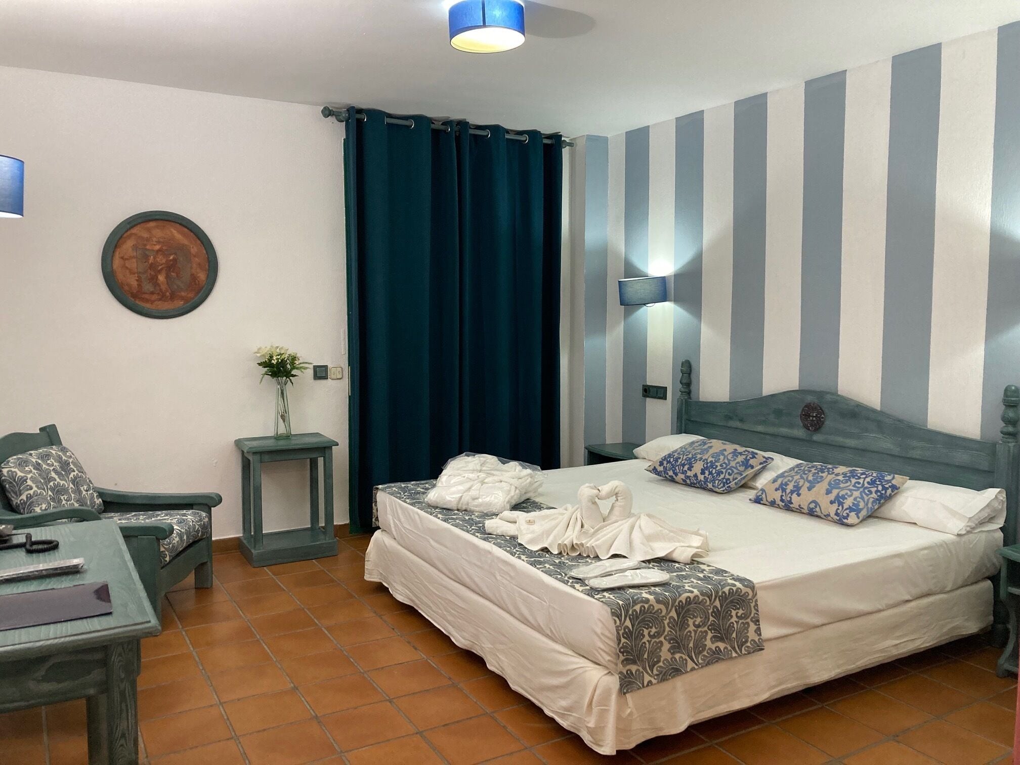 Suite, Bathtub | In-room safe, individually decorated, individually furnished, desk