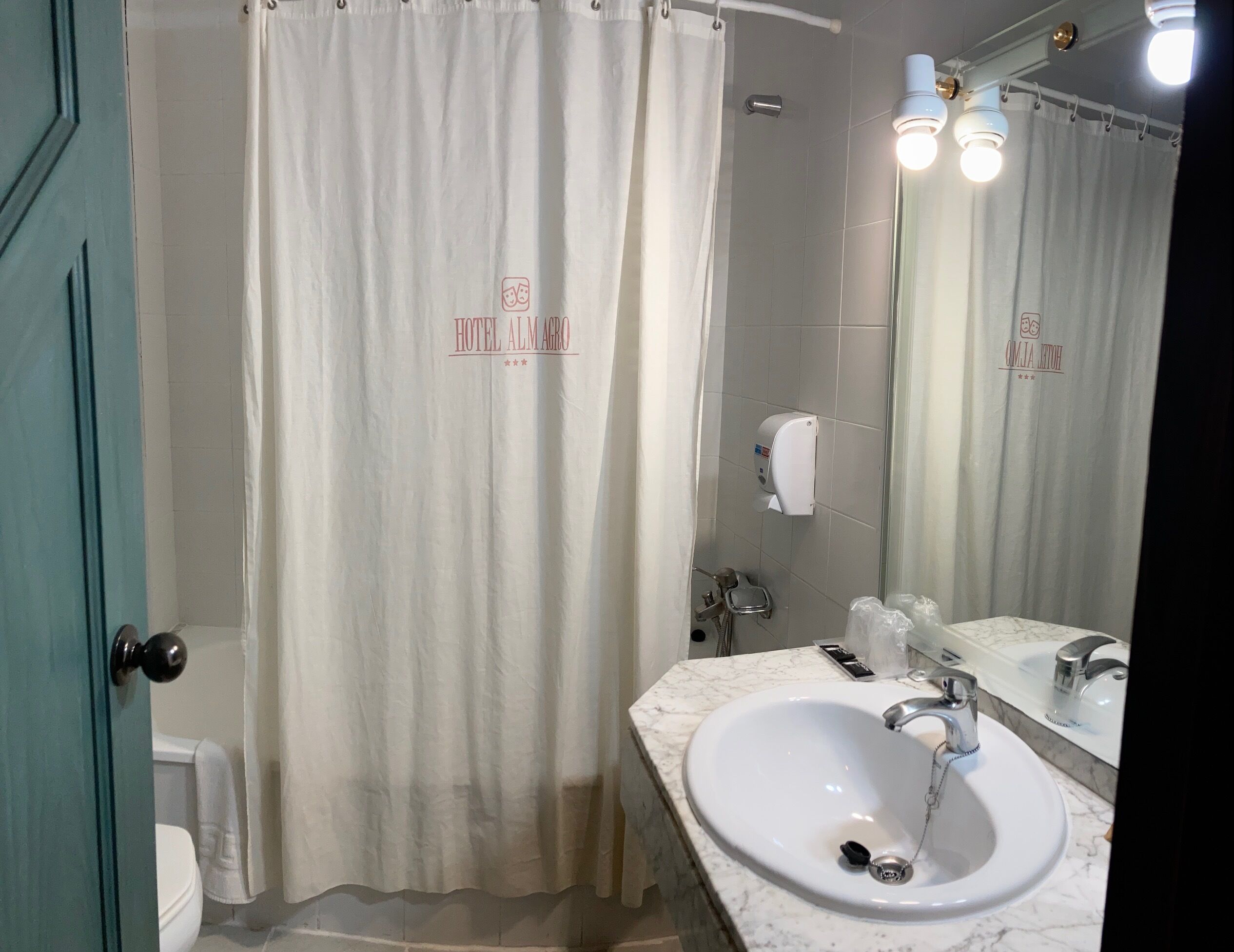 double room | bathroom | free toiletries, hair dryer, bidet, towels