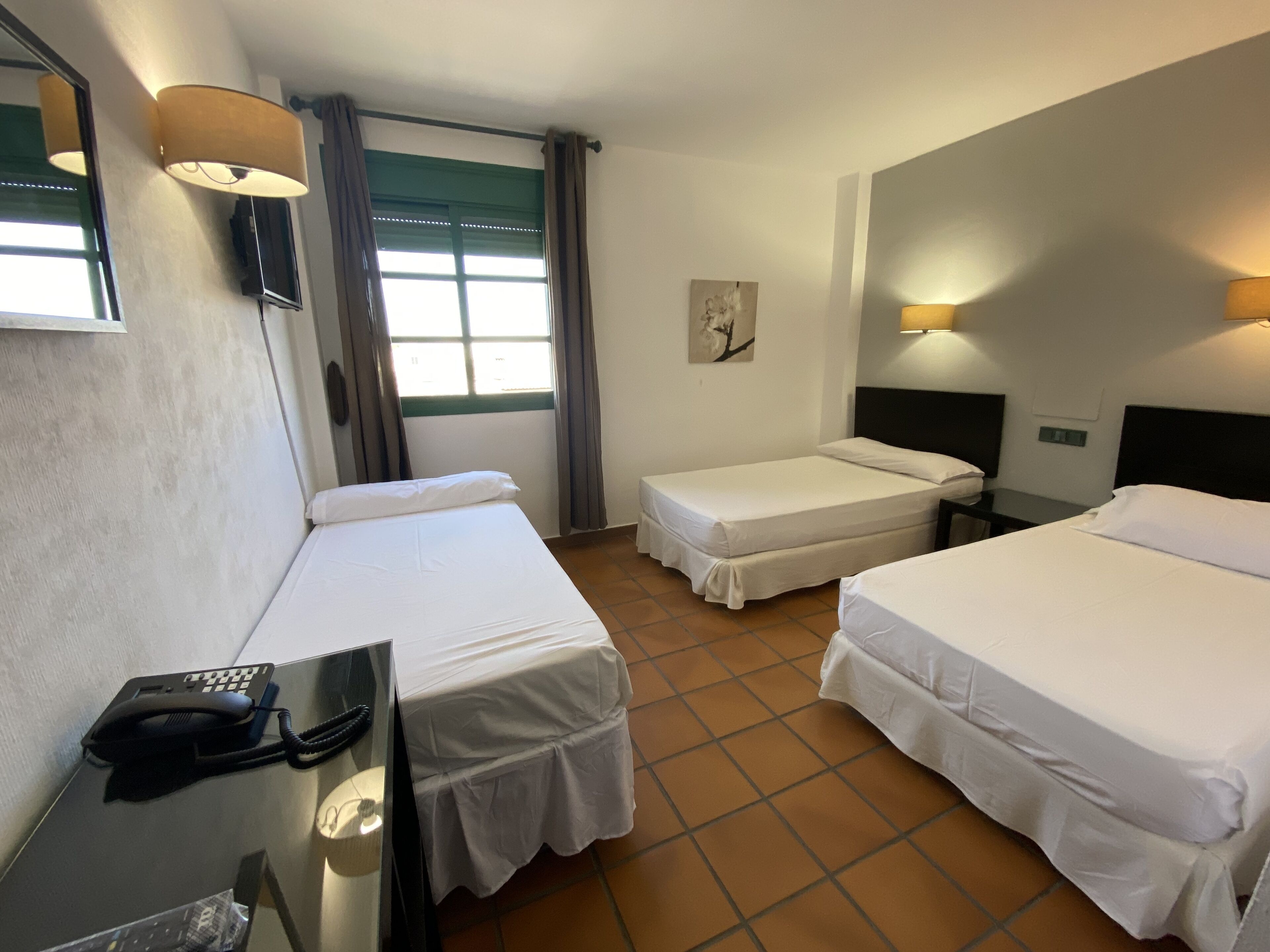 triple room | in-room safe, individually decorated, individually furnished, desk