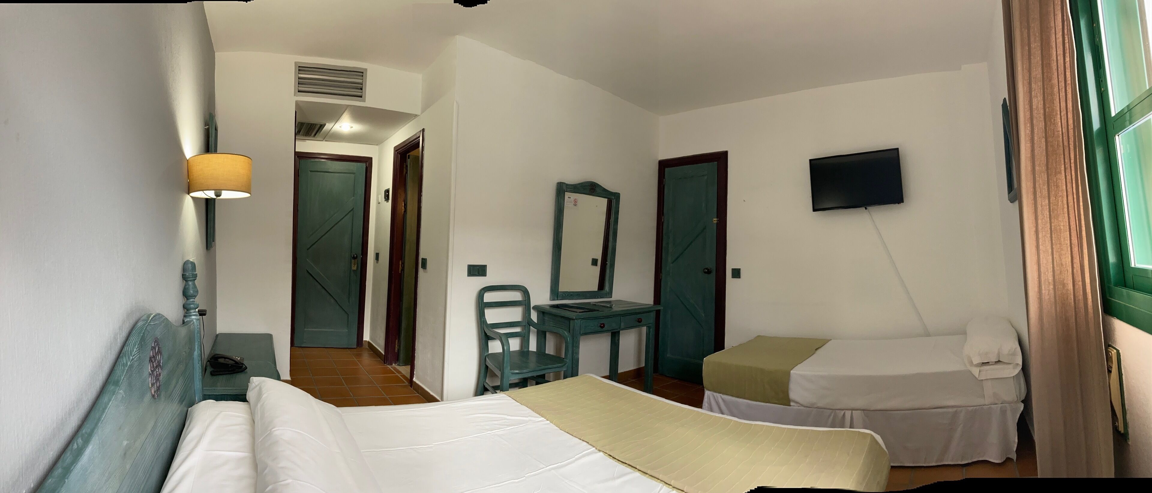 double room | in-room safe, individually decorated, individually furnished, desk