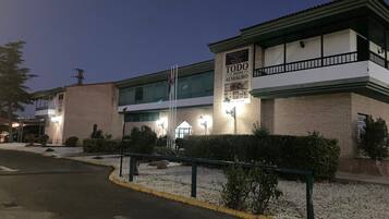 المنشأة من الخارج