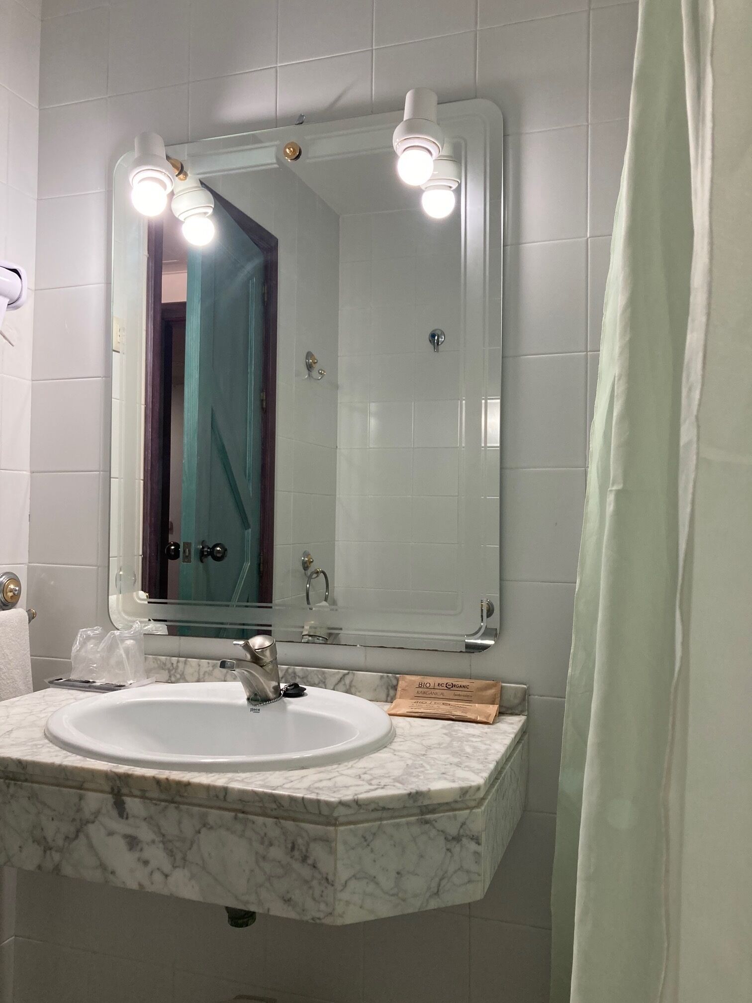 double room single use, 1 single bed | bathroom | free toiletries, hair dryer, bidet, towels