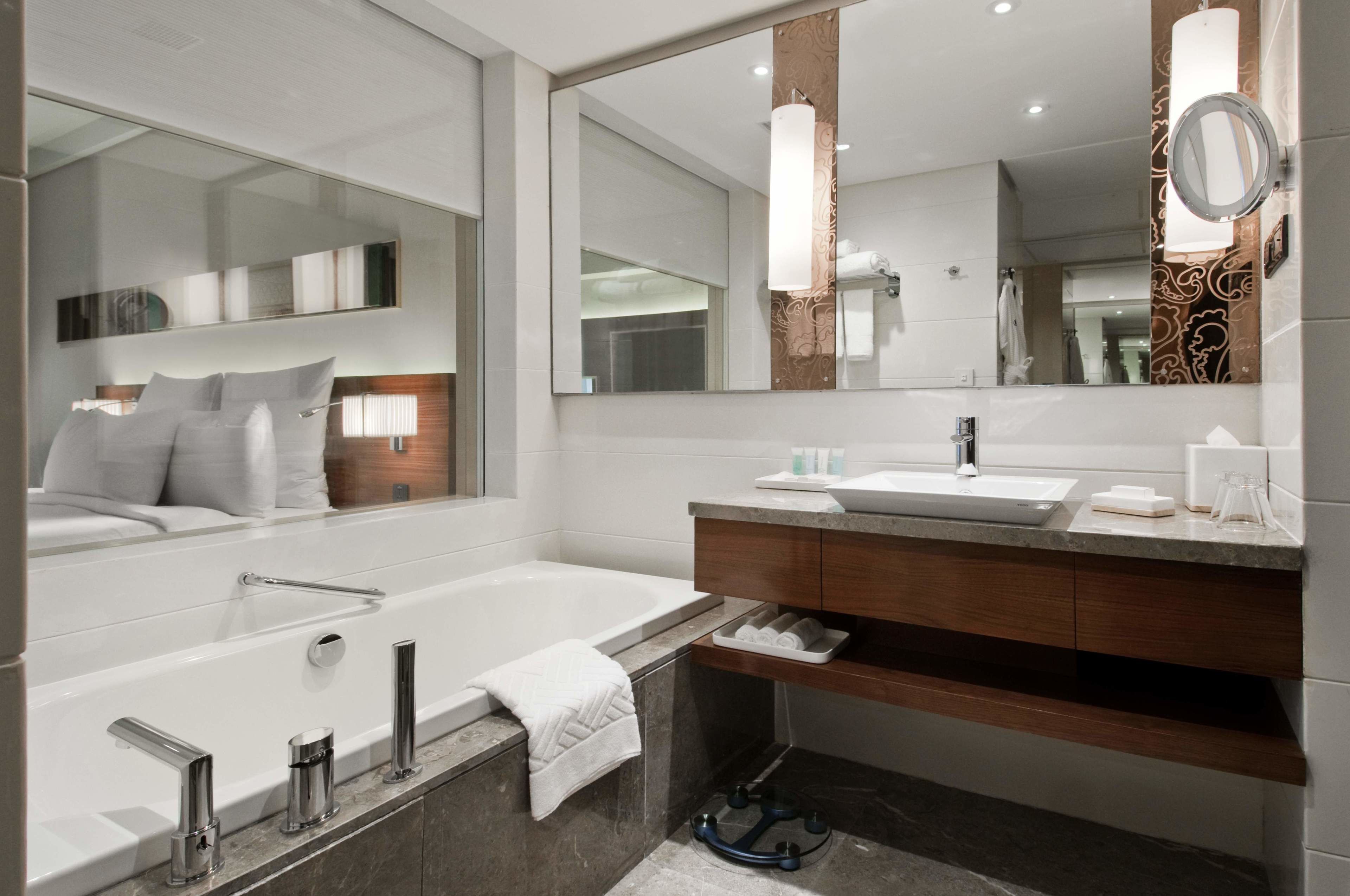 separate bathtub and shower, deep-soaking bathtub, rainfall showerhead