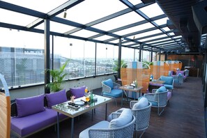 5 restaurants servant le petit déjeuner, le déjeuner et le dîner